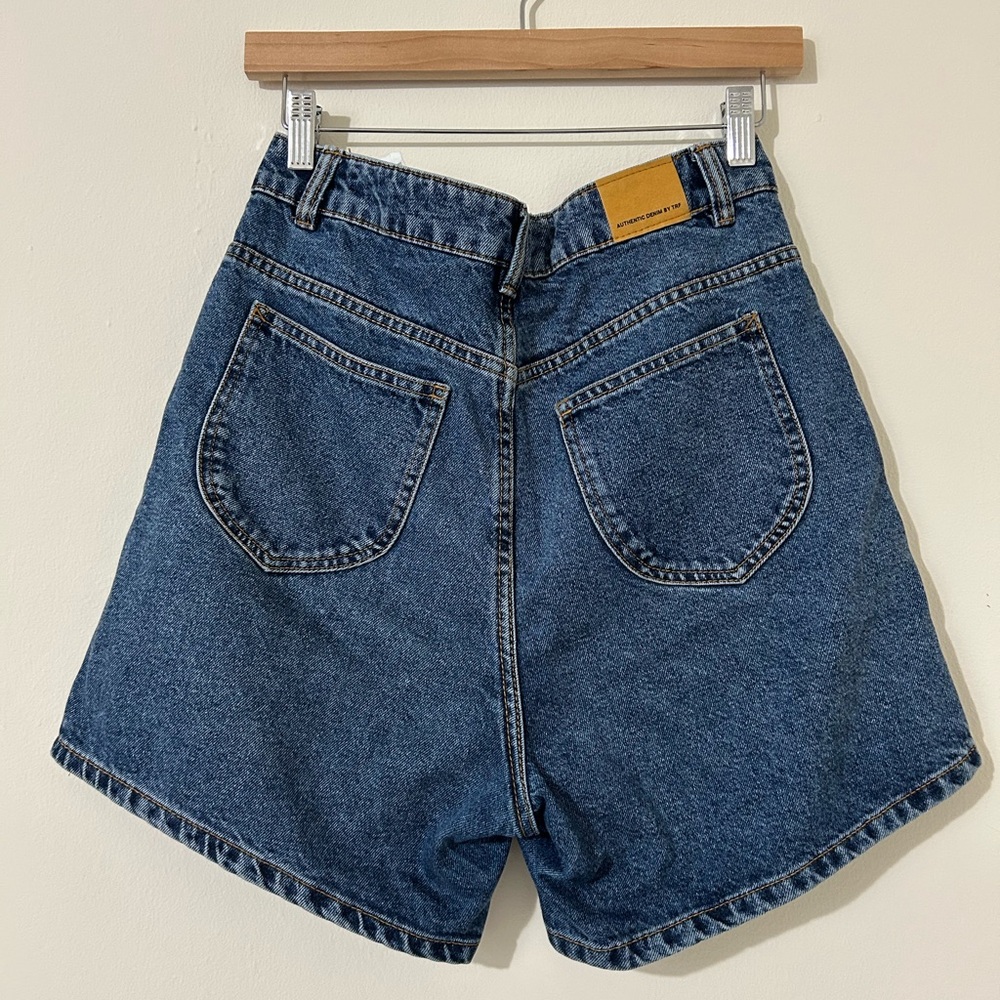 ZARA High-Waisted Denim Shorts – Classic Blue, Size US 4 - Picture 2 of 6